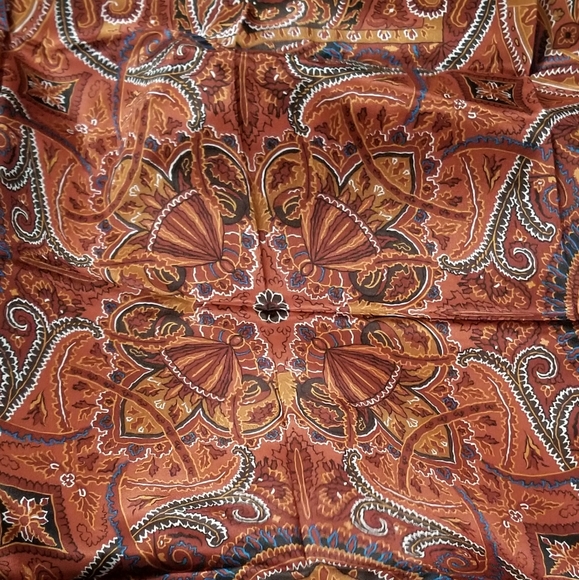 Vintage 1984 Paisley Silk Scarf Avon Reproduction - Picture 4 of 7
